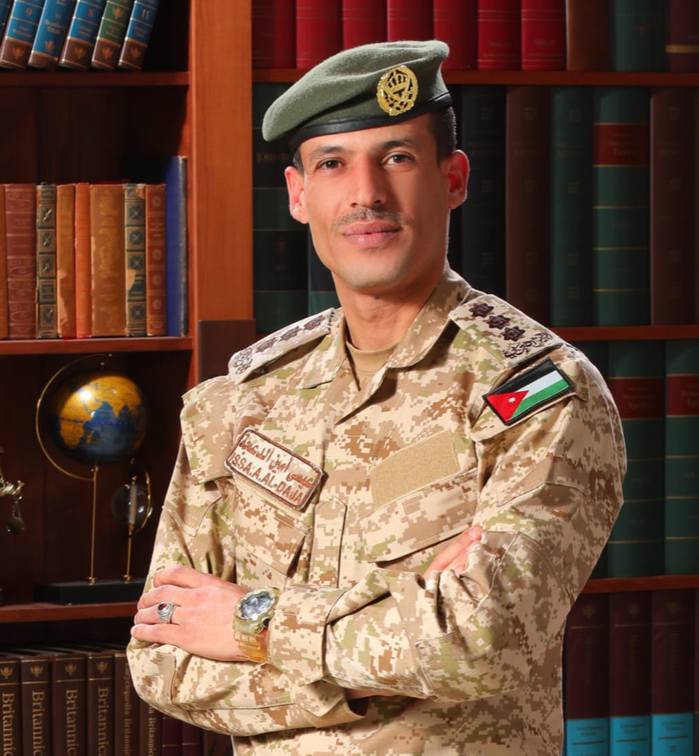 عمر الزبيدي يهنئ عيسى الدعجة بمناسبة الترفيع