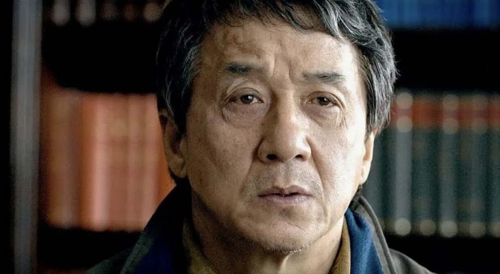 جاكي شان يبكي بسبب طفل فلسطيني ويدعو لإنهاء معاناة غزة