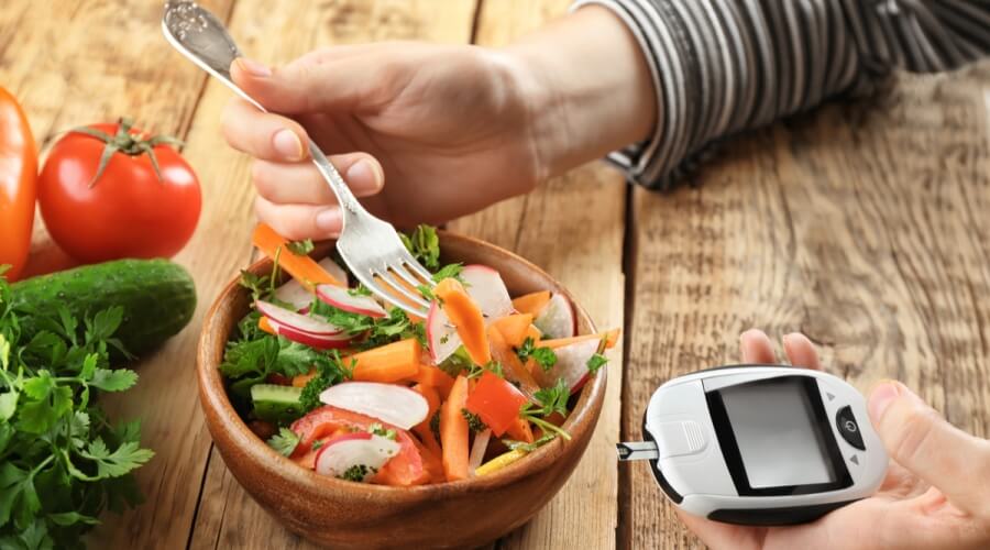 أفضل توقيت لتناول العشاء لمرضى السكري