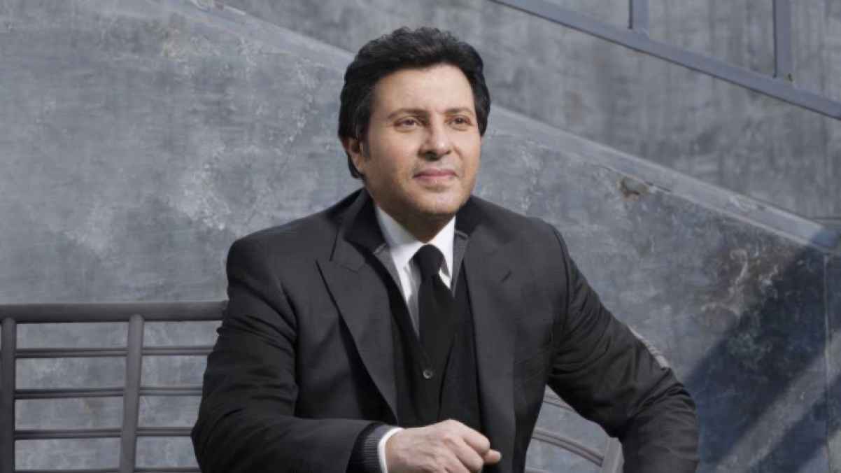 وعكة صحية مفاجئة تؤجل حفل هاني شاكر إلى أبريل