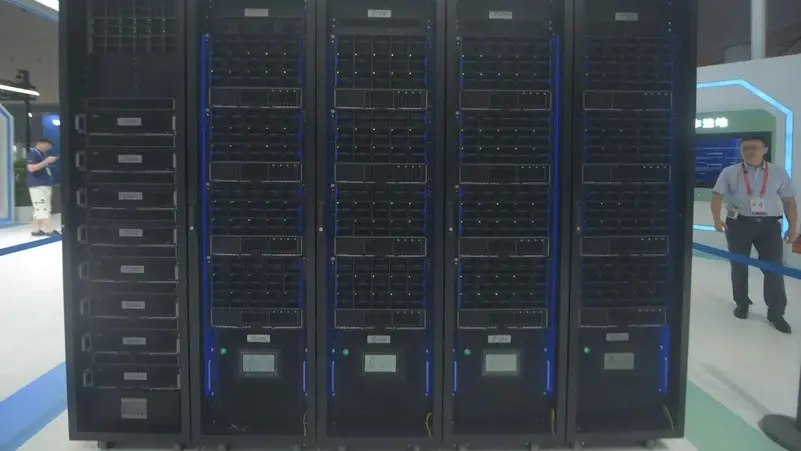 معمارية ذكاء اصطناعي صينية تحقق 500 مليار عملية في الثانية