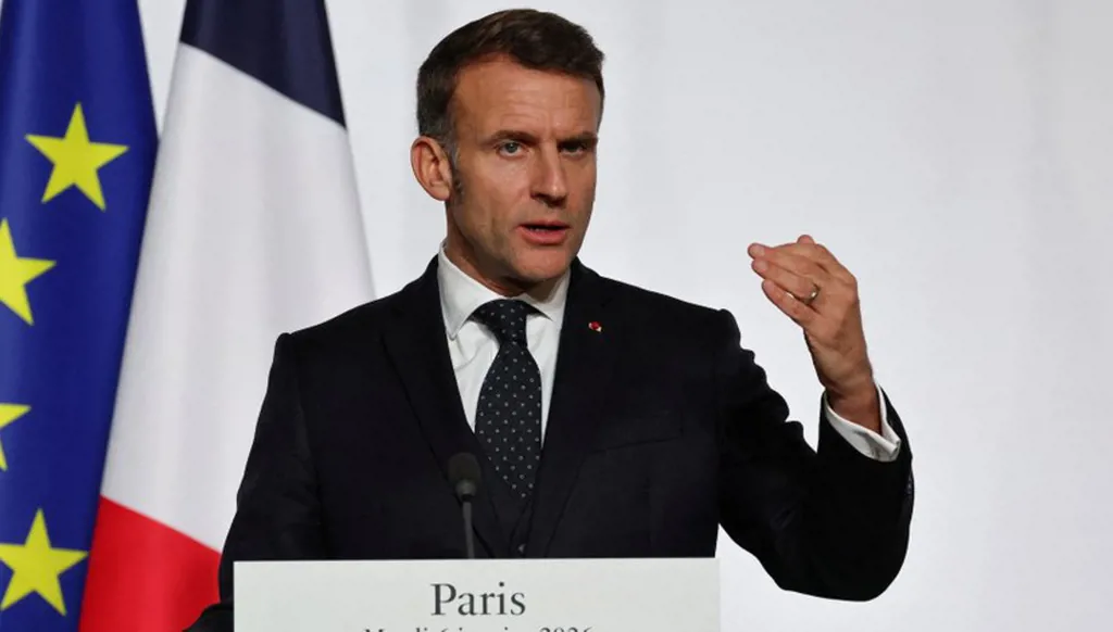 ماكرون يعقد اجتماعاً طارئاً لمجلس الدفاع لمناقشة غرينلاند وإيران