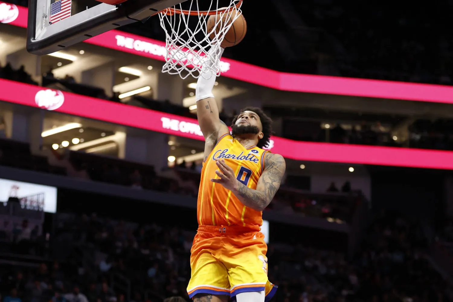 هورنتس يواصل انتصاراته ويهزم سان انتونيو سبيرز 111-106