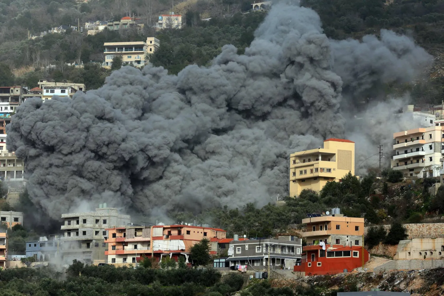 تصعيد اسرائيلي يودي بحياة 27 شخصا في جنوب لبنان