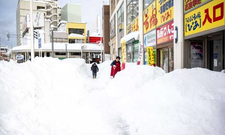 وفاة 30 شخصا بسبب الثلوج الكثيفة في اليابان