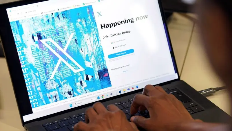 تفتيش مكاتب إكس في باريس بسبب خوارزميات متحيزة