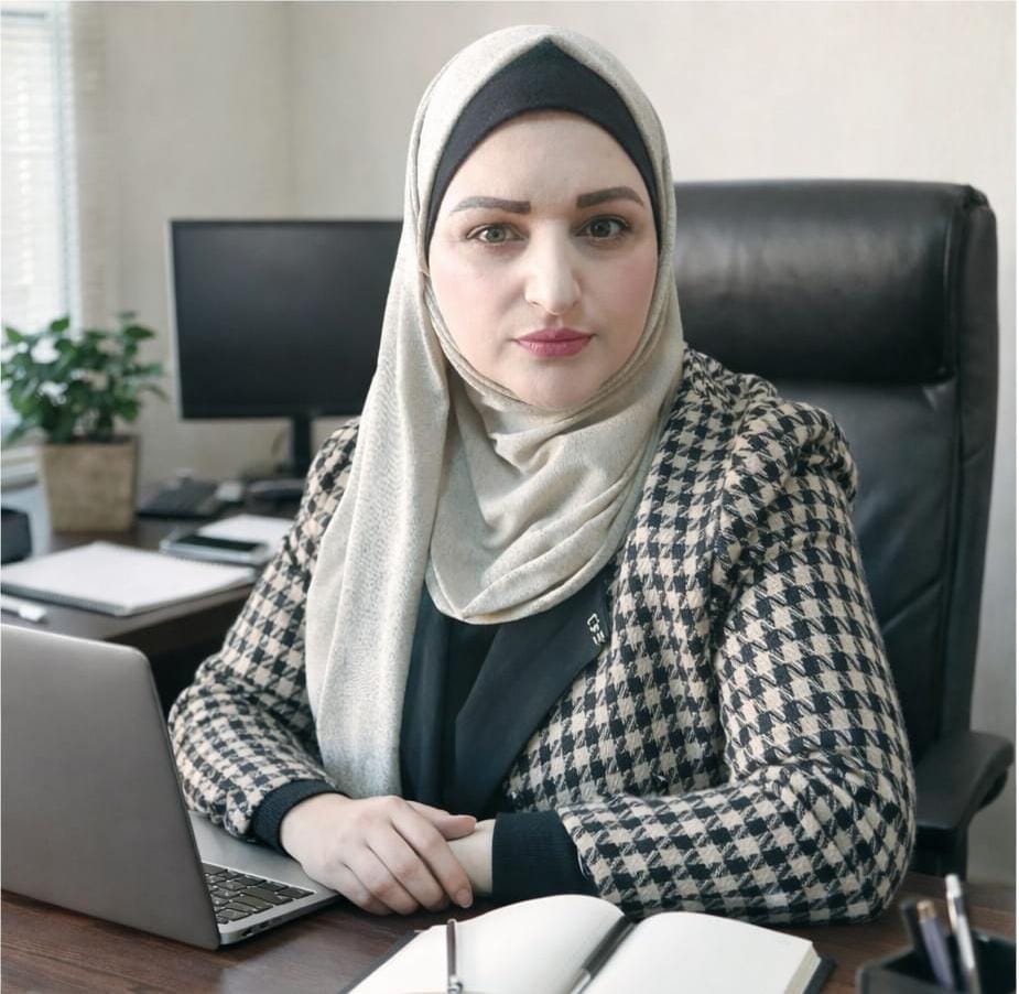 لا تتملّق كي لا تتسلّق… فبعض القمم مبنيّة من ذُلّ