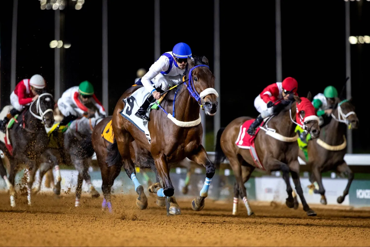 الخيّال السعودي عادل الفريدي يقود «فيري كونيكتد» في الديربي السعودي