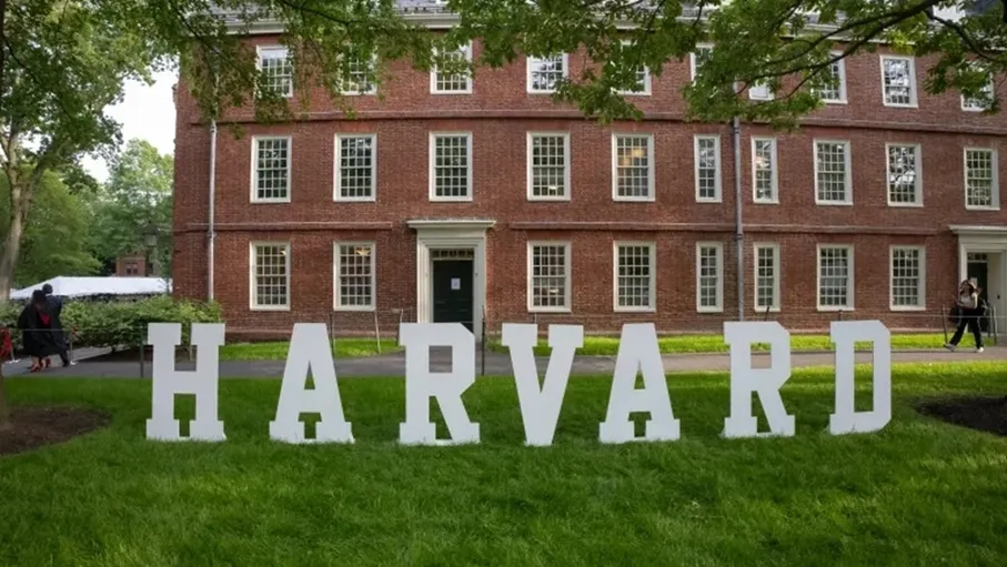 البنتاغون يوقف برامج التدريب والزمالة مع جامعة هارفارد