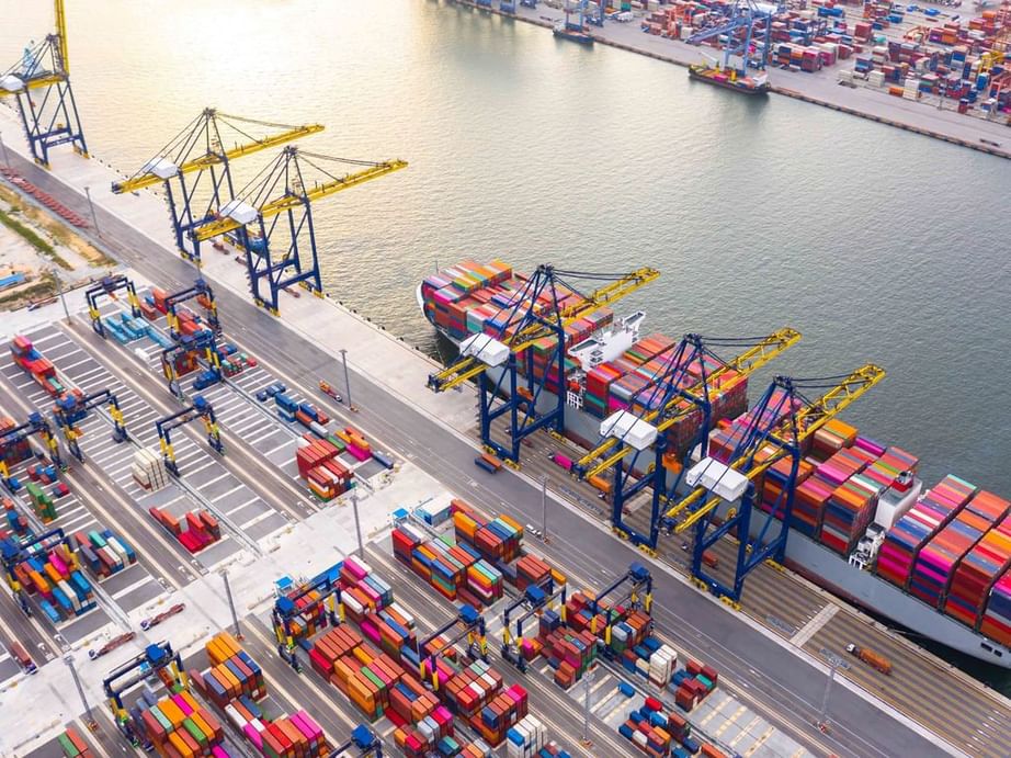 الإمارات محور عالمي لسلاسل الإمداد وداعم للأمن الغذائي