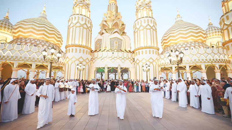 «الاقتصاد والسياحة» تدعم المشاريع المنزلية بـ30 كشكاً في القرية العالمية