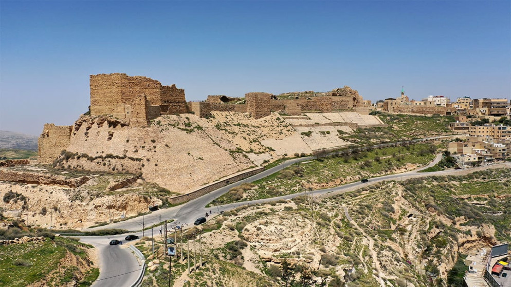 إعادة بناء سور قلعة الكرك بعد الأضرار الناتجة عن الأمطار