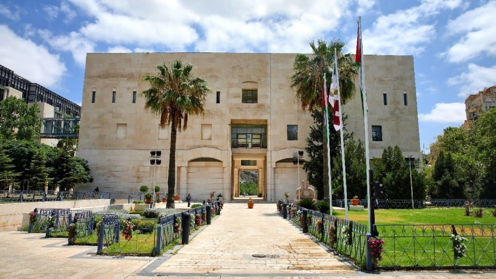 أمانة عمّان توافق على اتفاقيات متعددة وتتلقى إهداء من برنامج الأمم المتحدة