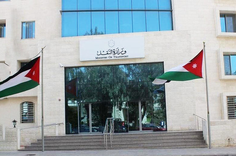 وزارة النقل تبحث تطوير خدمات النقل العام للمدن الصناعية