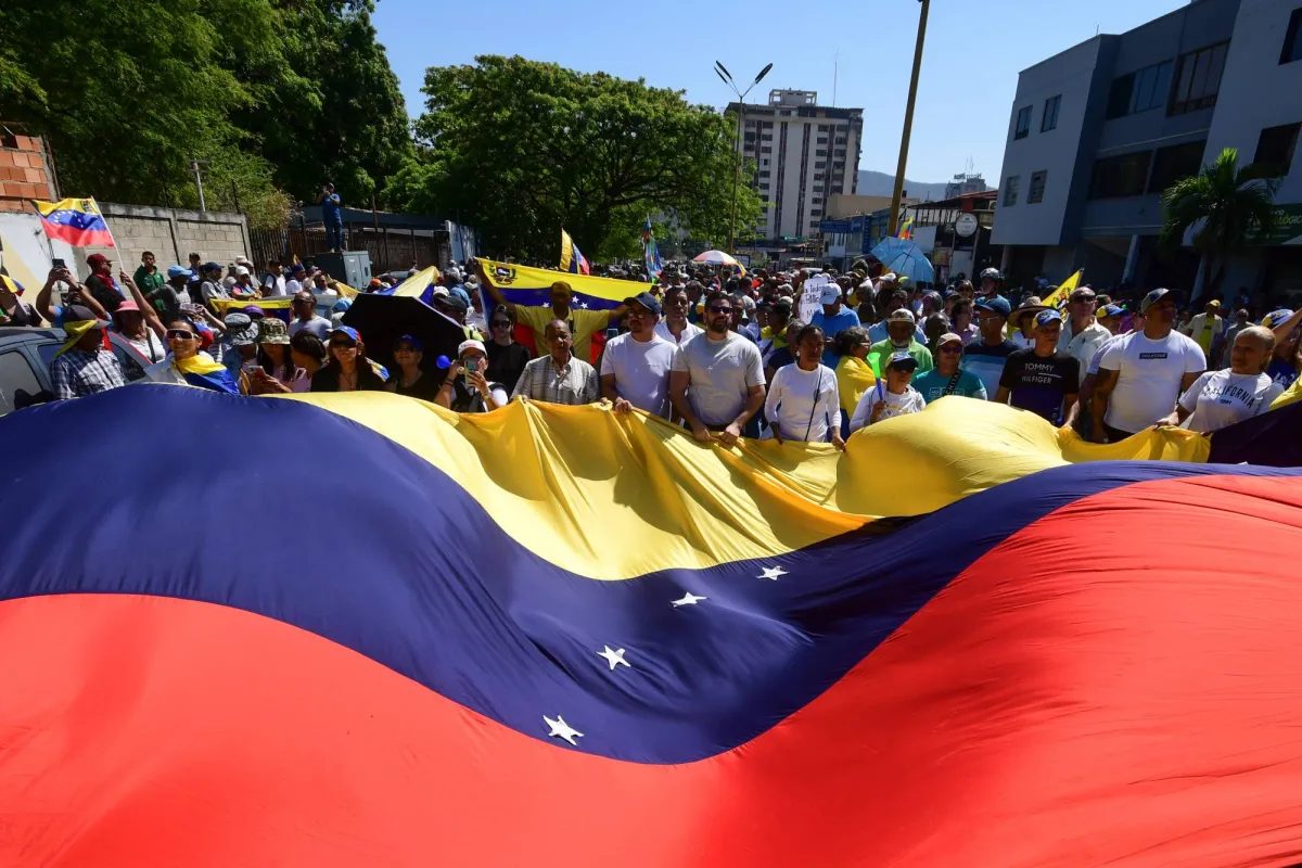 آلاف المتظاهرين يخرجون في أول احتجاج كبير للمعارضة في فنزويلا بعد اعتقال مادورو