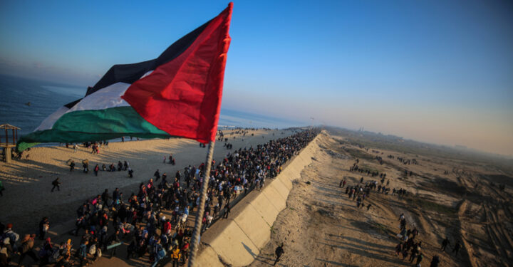 انطلاق اذاعة هنا غزة لنقل معاناة السكان بتمويل اوروبي