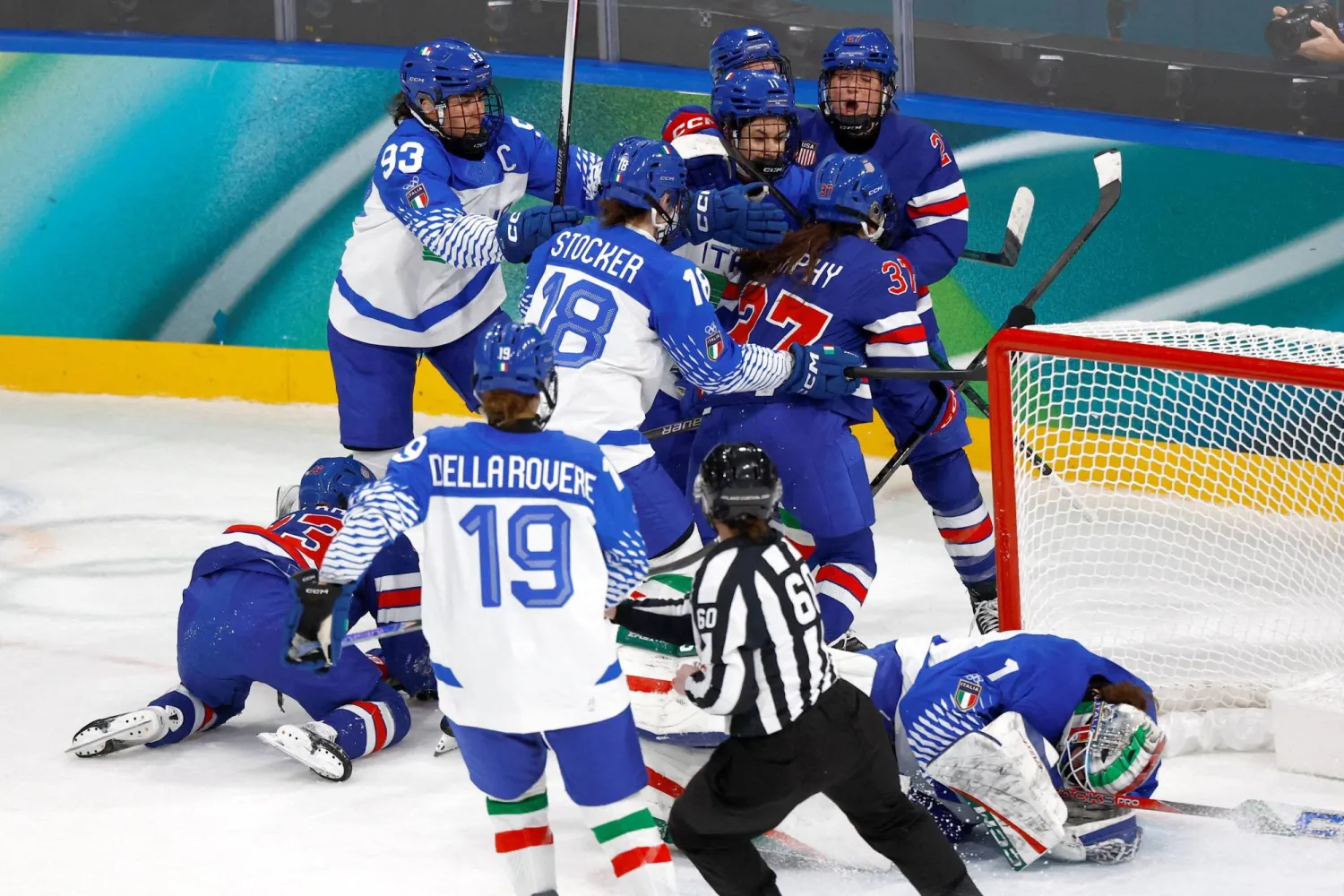 المنتخب الأميركي يكتسح إيطاليا والسويد تبلغ قبل نهائي هوكي السيدات