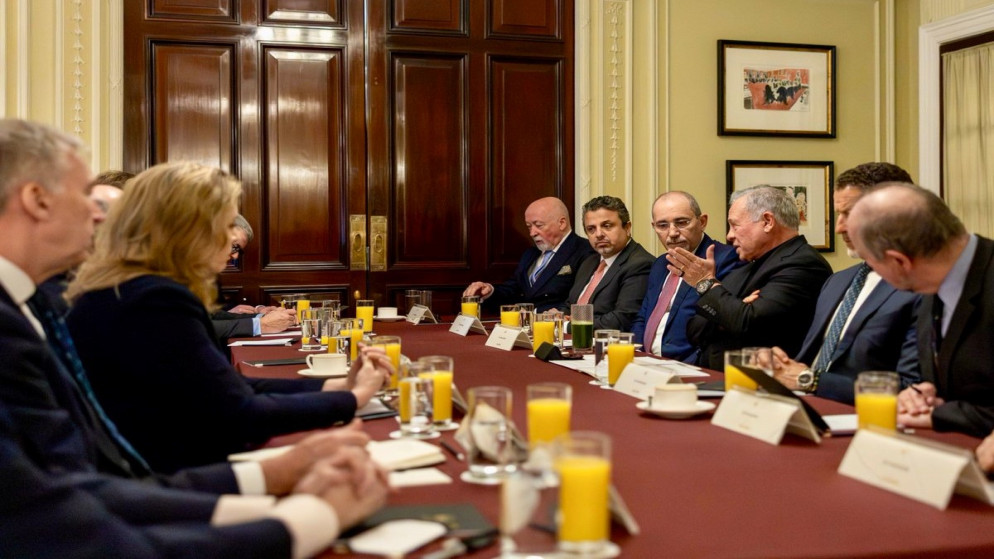 الملك يجتمع بمسؤولين وبرلمانيين بريطانيين في لندن