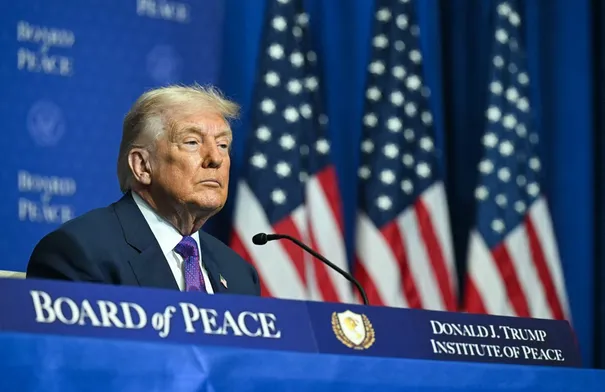 ترامب يدعو إيران إلى إبرام صفقة ويحذر من عواقب سلبية