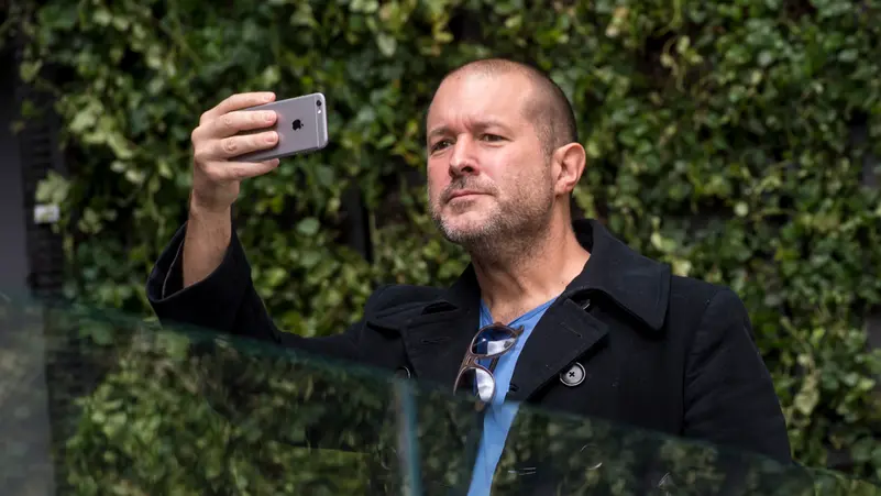 تطور أجهزة ذكية جديدة بتوقيع جوني آيف أوبن إيه آي