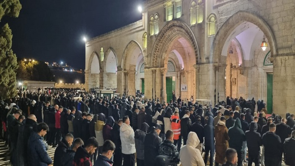 القدس: 50 ألف مصلٍ يؤدون العشاء والتراويح في المسجد الأقصى رغم القيود