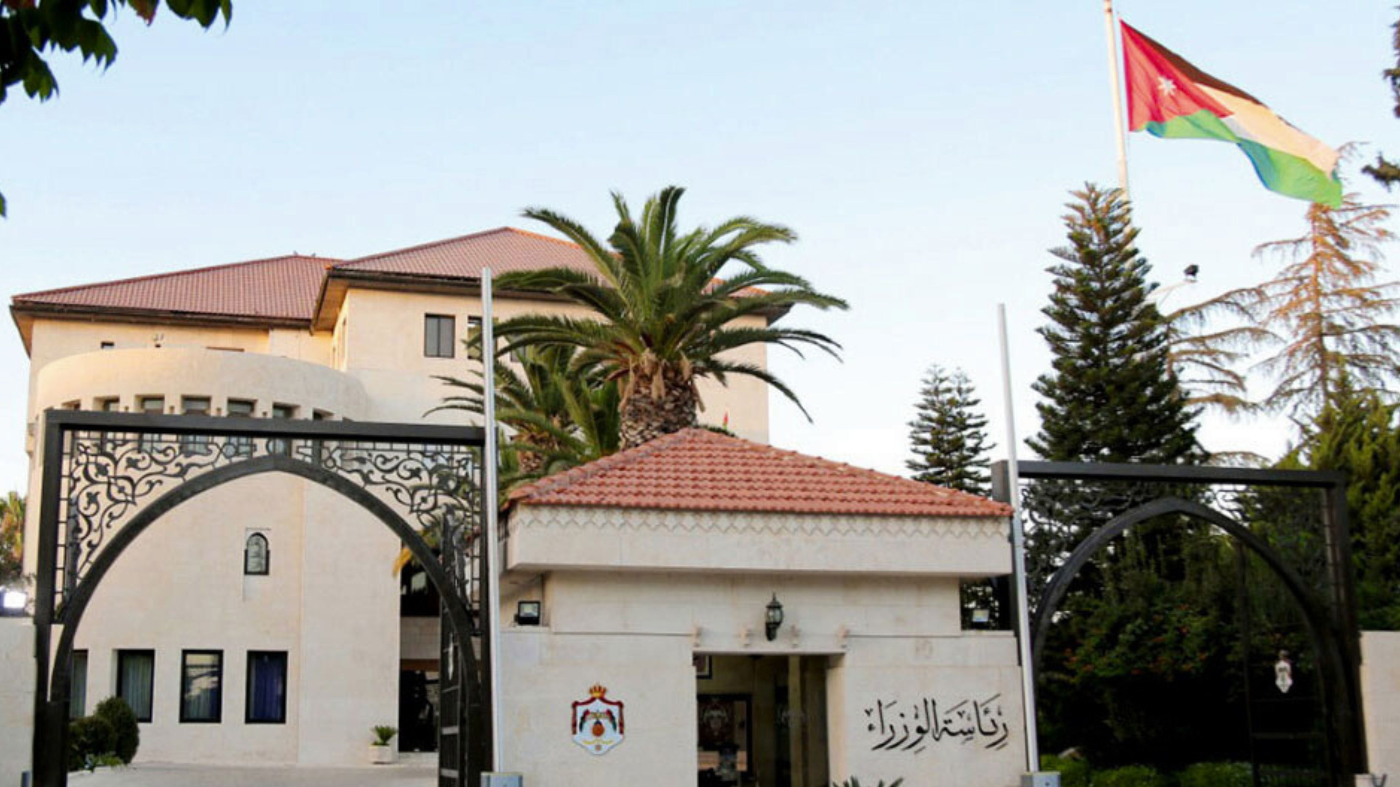 رئيس الوزراء يبحث مع كتلة الميثاق تعديلات قانون الضمان الاجتماعي