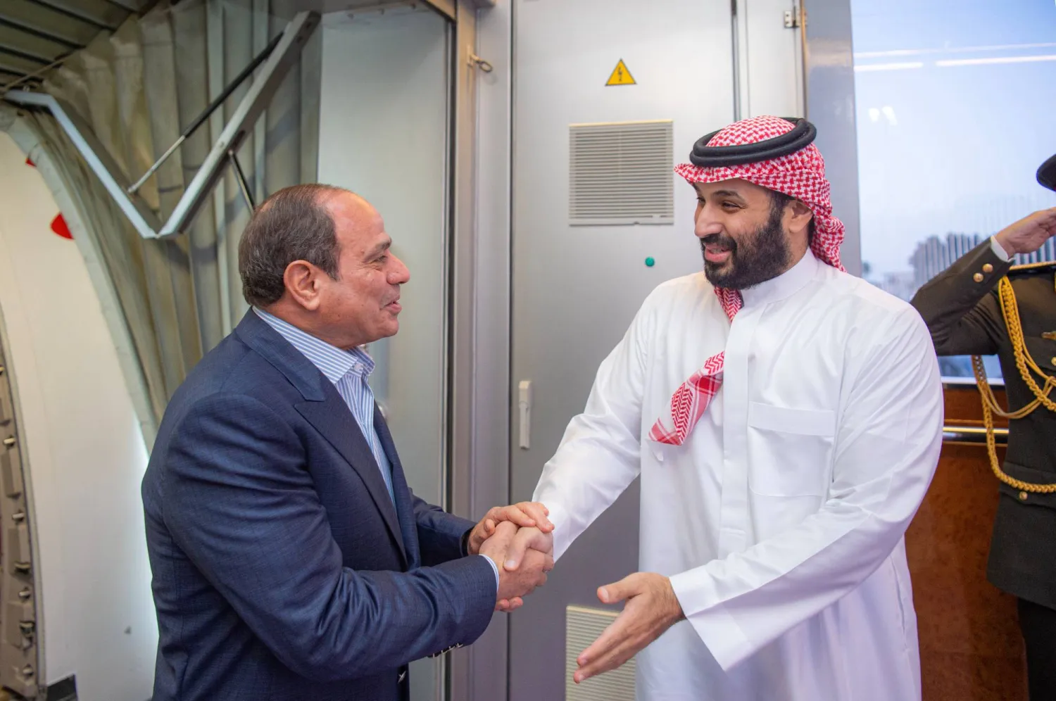 بن سلمان والسيسي يناقشان تطورات الشرق الأوسط وتعزيز العلاقات السعودية المصرية