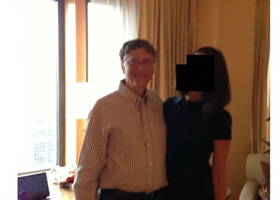 بيل غيتس يتحمل مسؤولية علاقته بإبستين في اجتماع مع موظفي مؤسسة غيتس