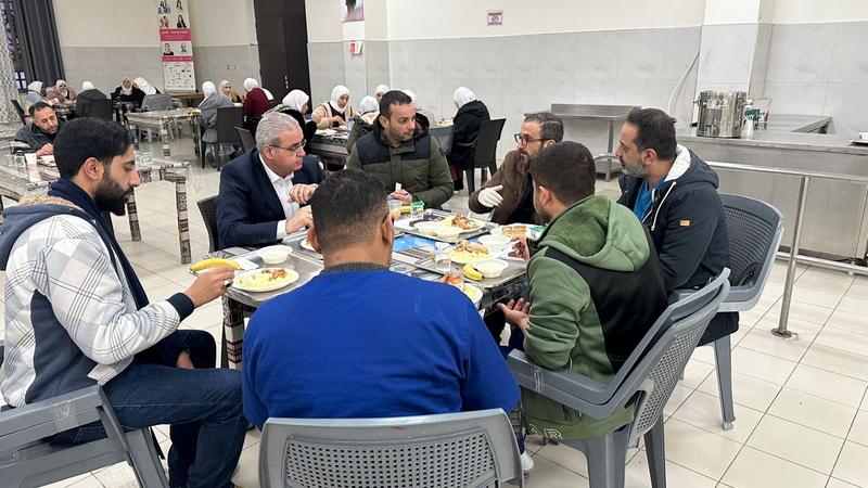وزير الصحة يزور كفتيريا مستشفى البشير ويشيد بجهود الموظفين