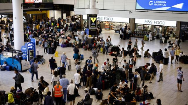 الصراع بين أميركا وإيران يعطل آلاف الرحلات الجوية