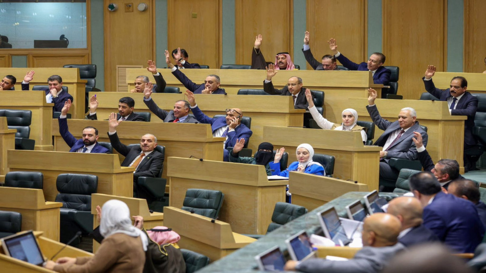 إحالة مشروع قانون معدل الضمان إلى لجنة العمل النيابية