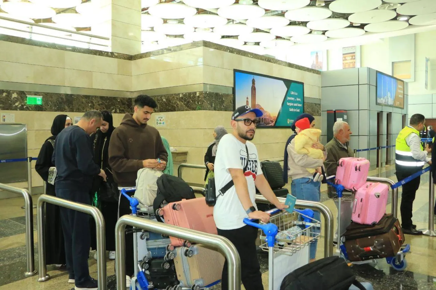 الخارجية المصرية تعزز إجراءاتها لإعادة مواطنين عالقين بالخارج بسبب الحرب الإيرانية