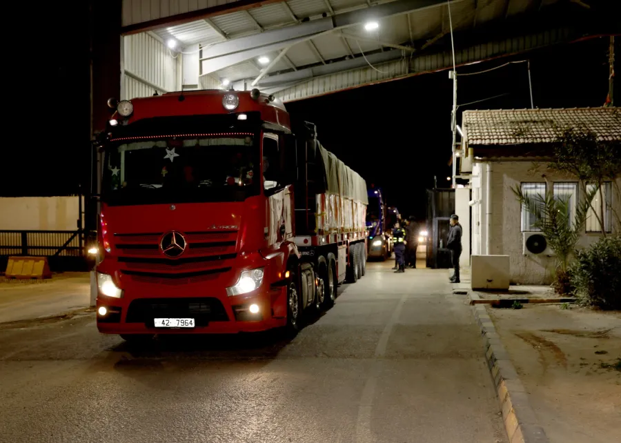 الأردن يرسل قافلة مساعدات تضم 25 شاحنة إلى لبنان