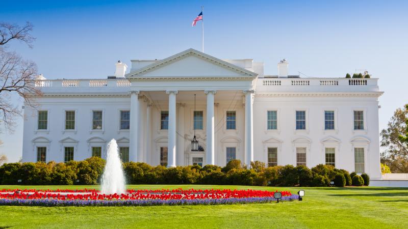 البيت الأبيض: إدارة ترامب قد تخفف قواعد الشحن لمكافحة ارتفاع الوقود