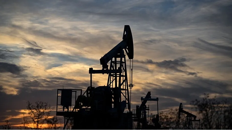 محللون: النفط بصدد مواصلة الارتفاع مع استمرار الحرب في الشرق الأوسط