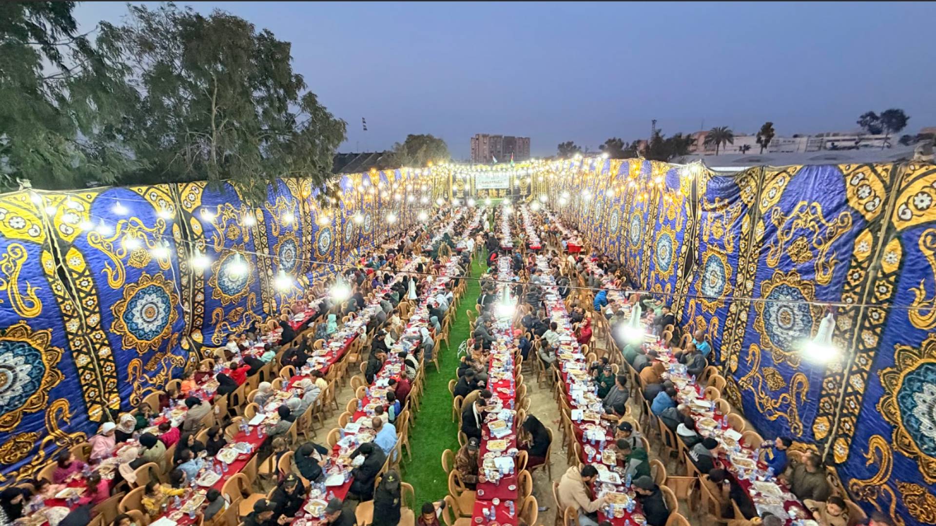 الخيرية الهاشمية والحملة الأردنية تنظمان أكبر إفطار جماعي جنوب قطاع غزة