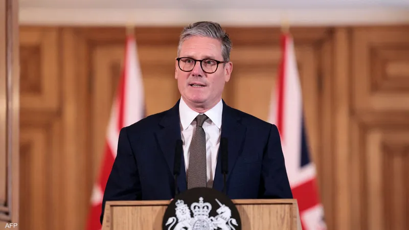 ستارمر يبحث مع ترمب ضرورة معاودة فتح مضيق هرمز 