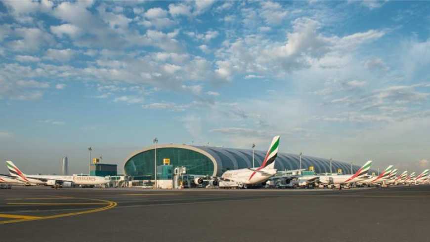 السيطرة على حريق بخزان وقود في محيط مطار دبي بعد هجوم بطائرة مُسيّرة