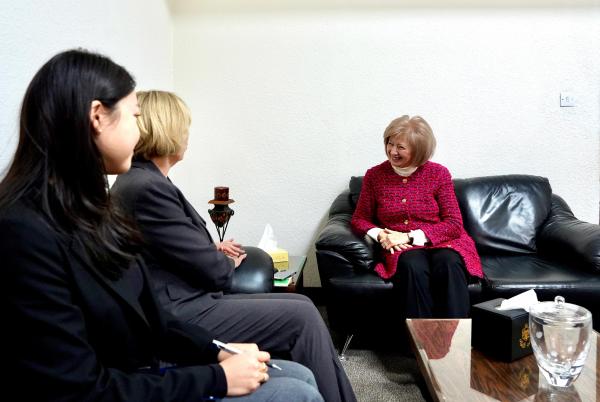 رئيسا الثقافة والزراعة في مجلس الأعيان يلتقيان السفيرة الأسترالية