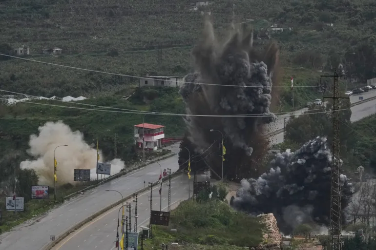 الجيش الإسرائيلي يفجّر جسرا حيويا جنوبي لبنان