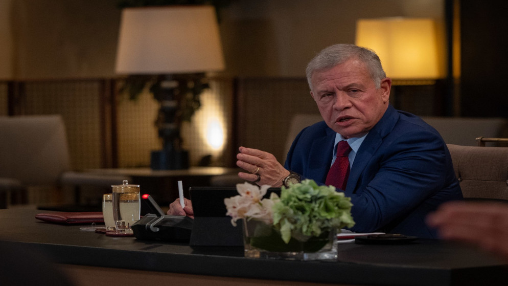 الملك والرئيس الإندونيسي يؤكدان ضرورة وقف الاعتداءات الإيرانية على الدول العربية