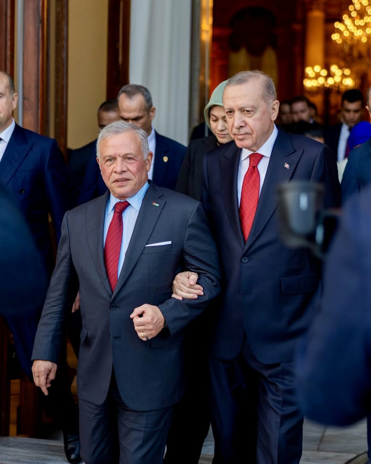 الملك يعزي الرئيس التركي بشهداء سقوط مروحية بالمياه الإقليمية القطرية