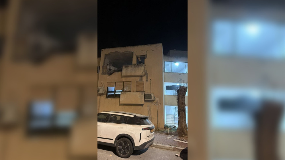 إصابة مباشرة لمبنى شمالي إسرائيل بصاروخ إيراني