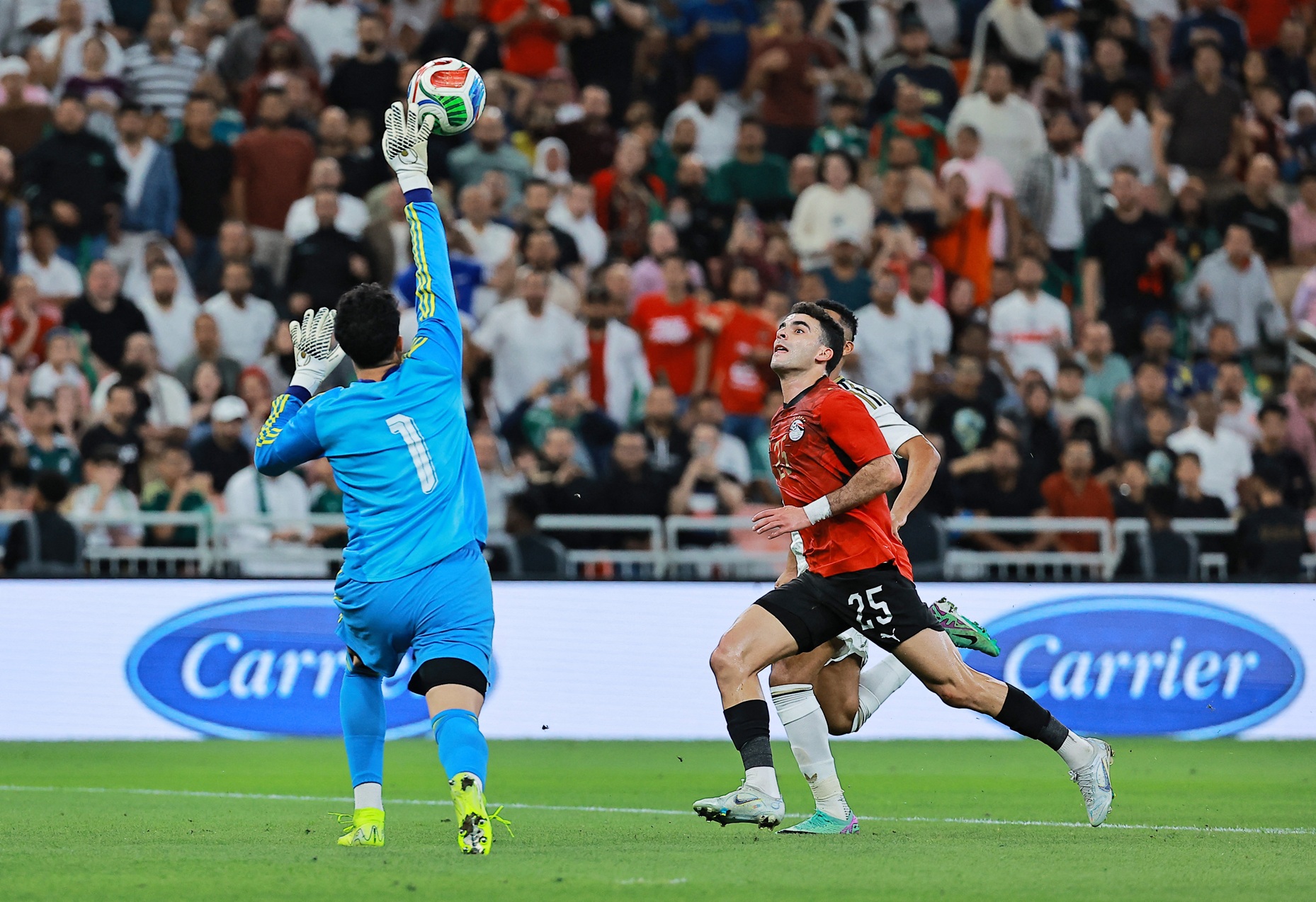 بنتيجة ثقيلة.. منتخب مصر يحرج الأخضر السعودي