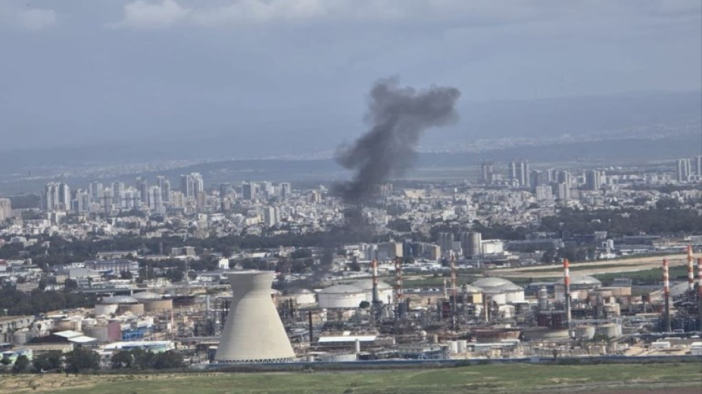 إصابات جراء سقوط شظايا صاروخ في ميناء حيفا ومنشآت "بزان" لتكرير النفط