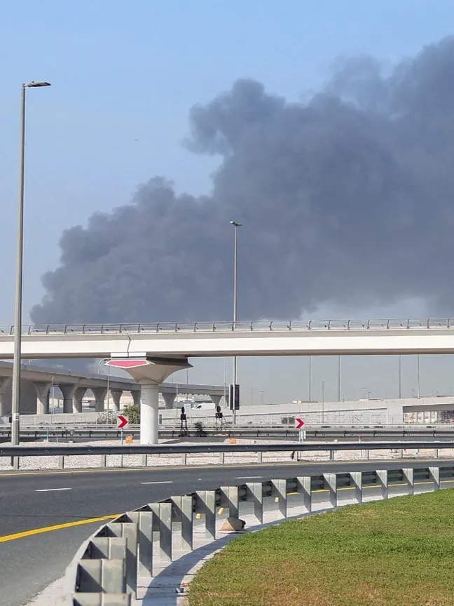 حكومة دبي: سقوط شظايا يتسبب بأضرار وإصابات طفيفة