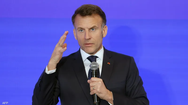 ماكرون يتهم ترامب بإفراغ حلف شمال الأطلسي من مضمونه