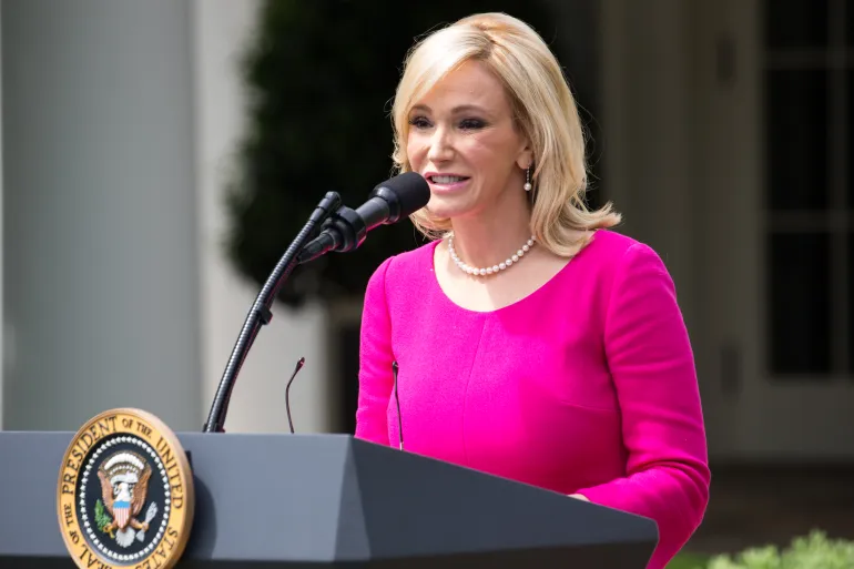 مستشارة للرئيس الأمريكي: تشابه في حياة ترامب والمسيح والرب يستخدمه كأداة