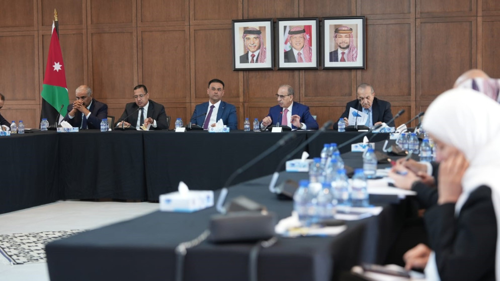 الحكومة تواصل عقد حوارات حول مسودة مشروع قانون الإدارة المحلية مع كتلة حزب عزم النيابية