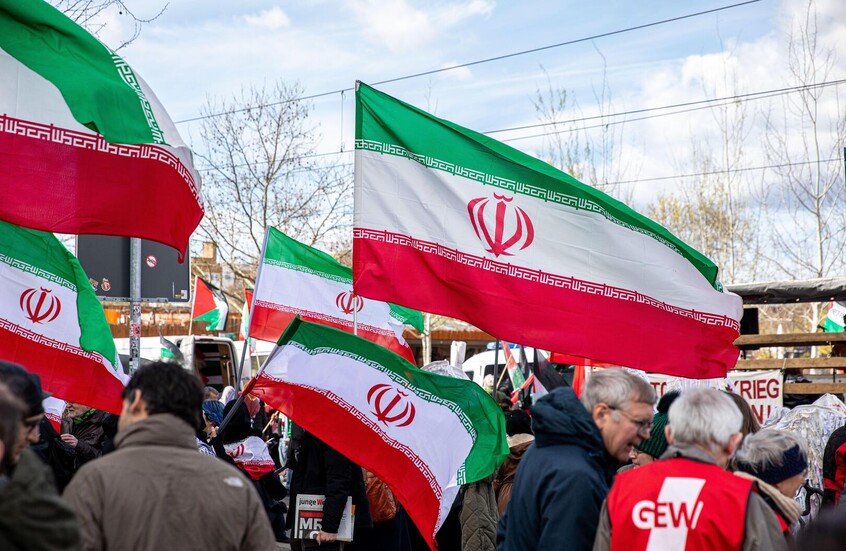 سفارة إيرانية تسخر من مطالبة ترامب بفتح مضيق هرمز.. لقد أضعنا المفاتيح